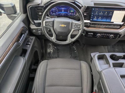2023 Chevrolet Silverado 1500 4WD Crew Cab Standard Bed LT