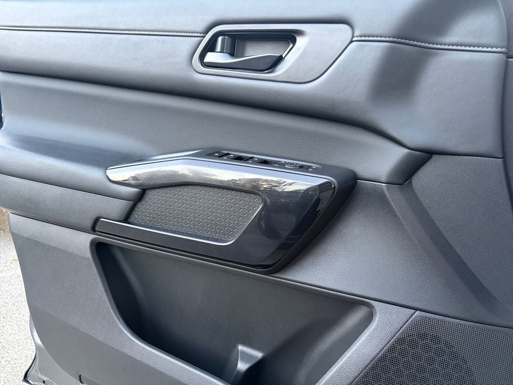 2025 Nissan Pathfinder SV FWD