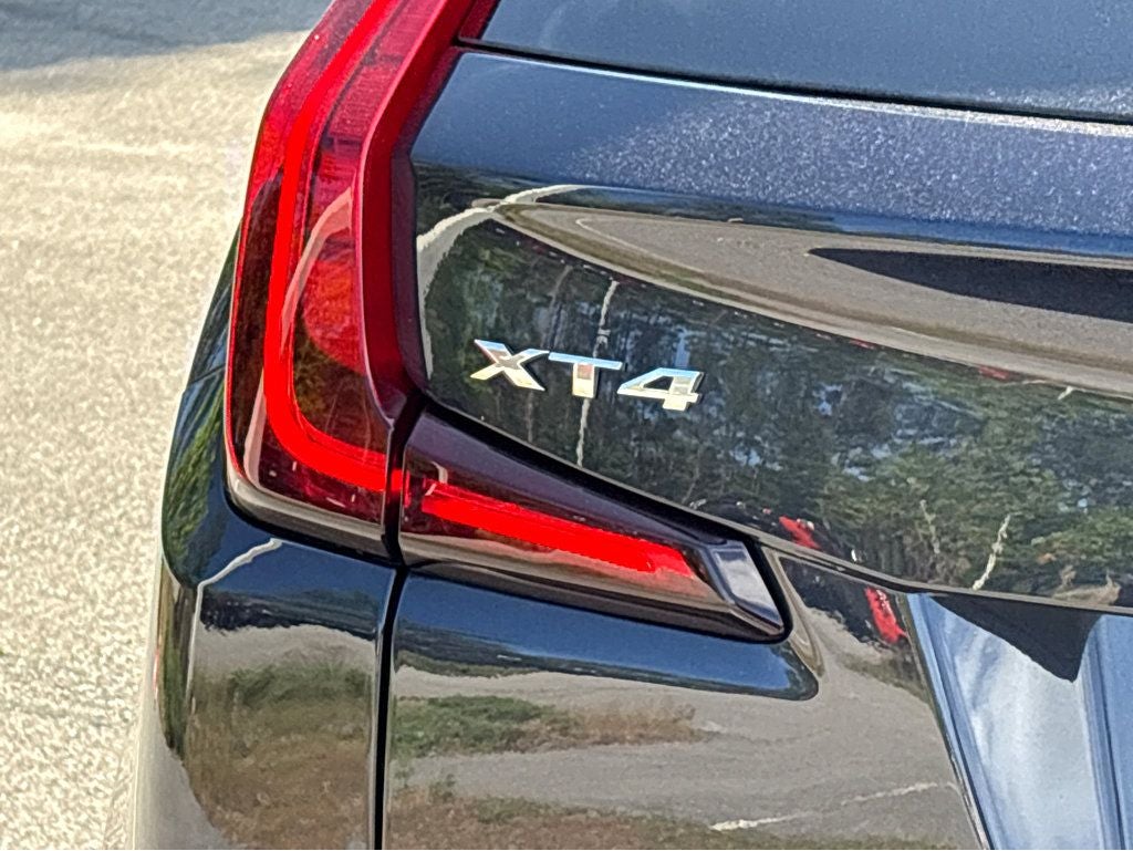 2023 Cadillac XT4 Premium Luxury