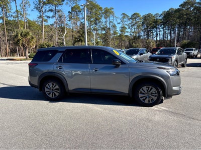 2024 Nissan Pathfinder S