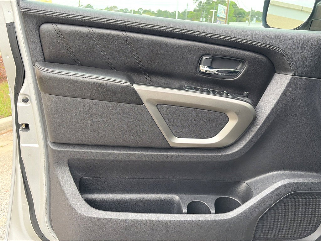 2015 Nissan Armada SV