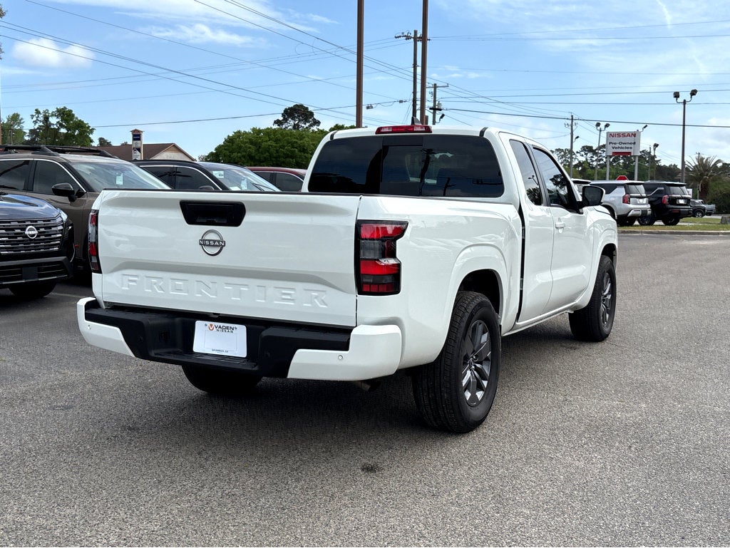 2025 Nissan Frontier SV