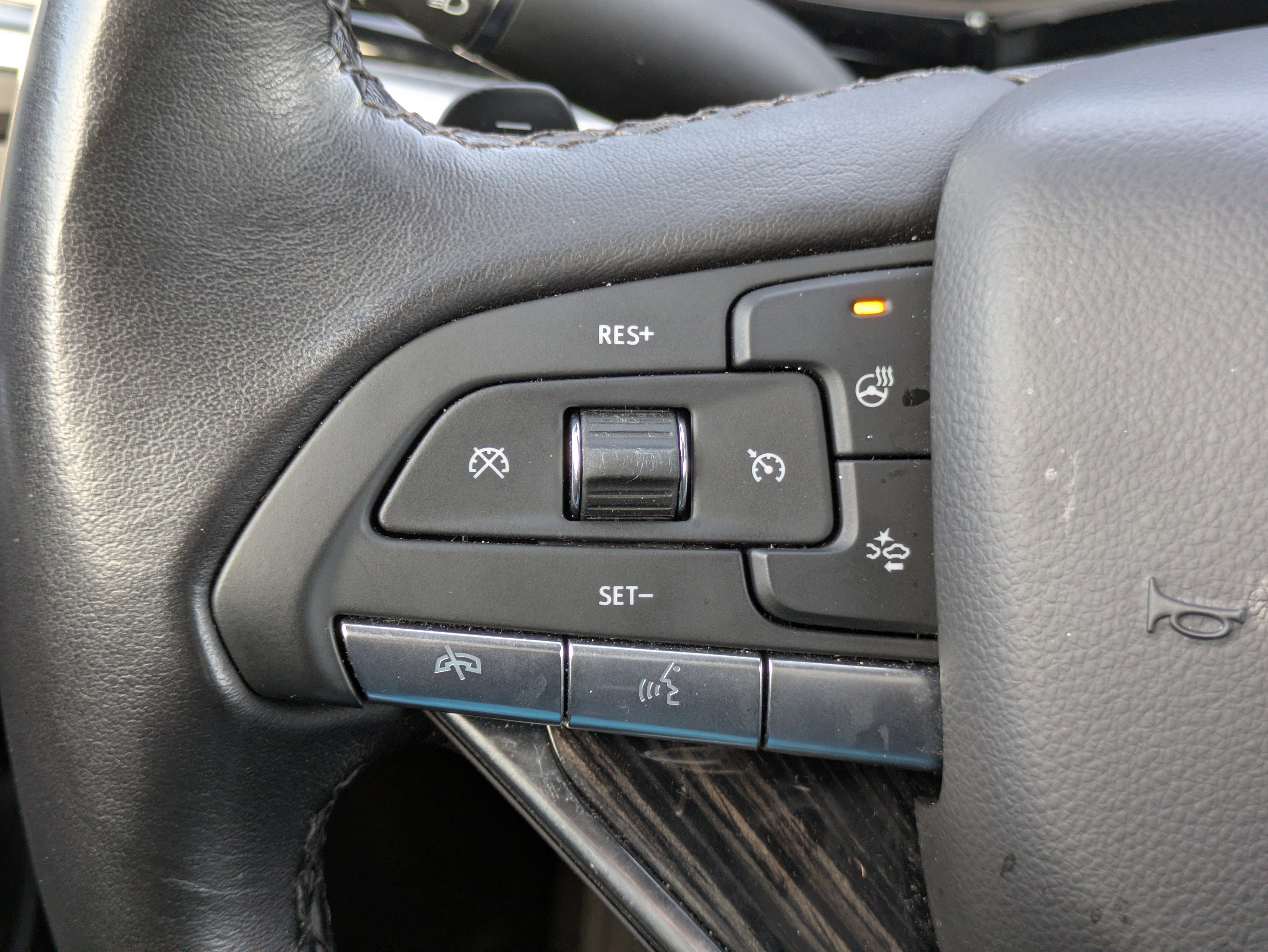 2025 Cadillac XT6 FWD Premium Luxury