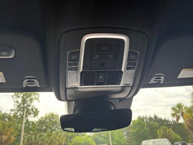 2022 RAM 1500 Laramie Crew Cab 4x4 5'7' Box