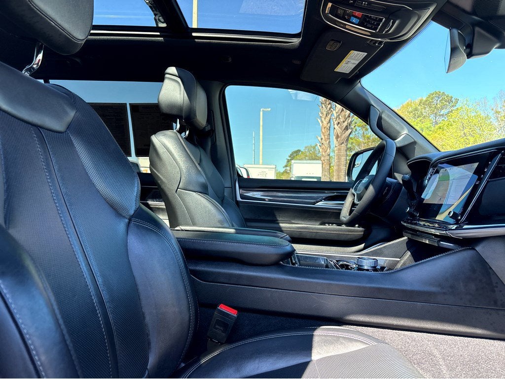 2024 Jeep Wagoneer BASE