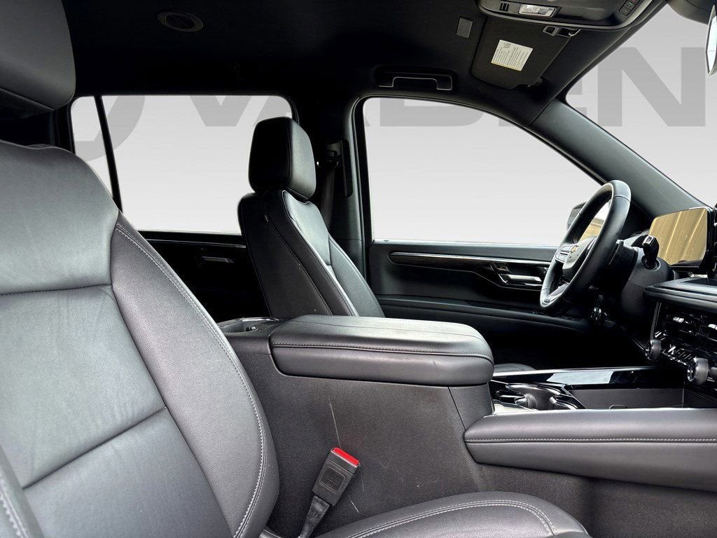 2025 Chevrolet Suburban LT