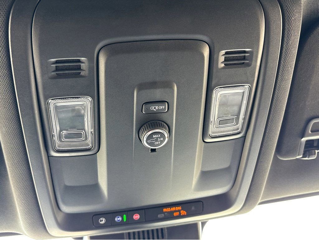 2025 Chevrolet Suburban LT