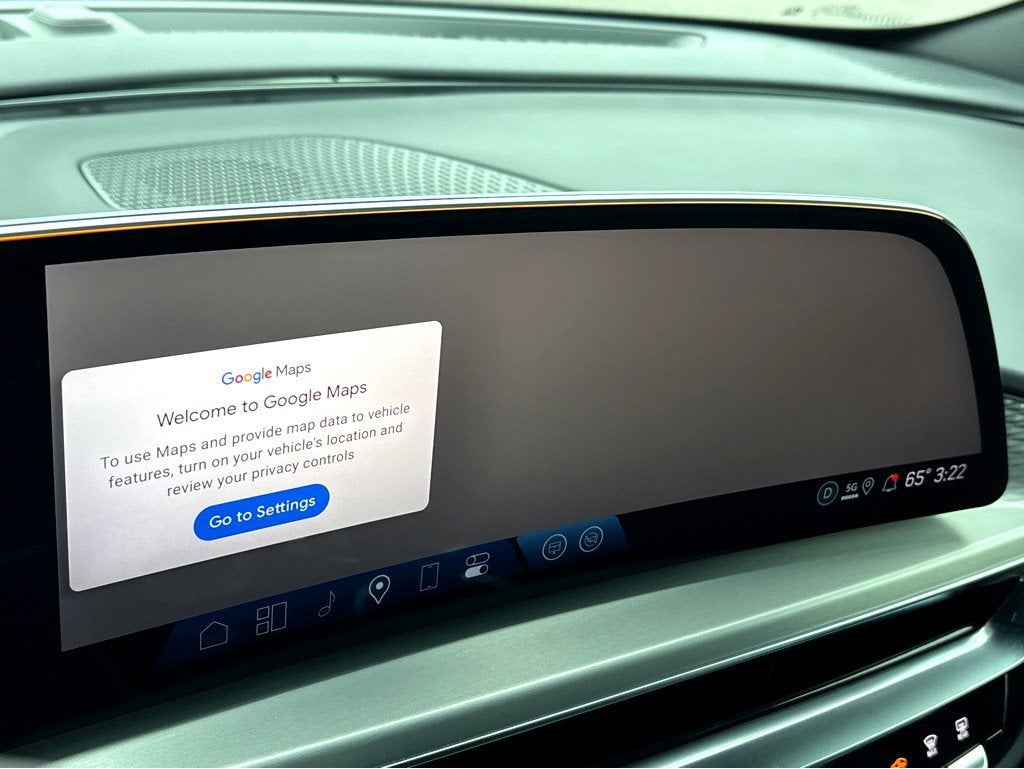 2025 Cadillac LYRIQ Luxury 2