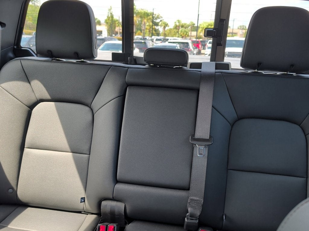 2024 GMC Canyon Base