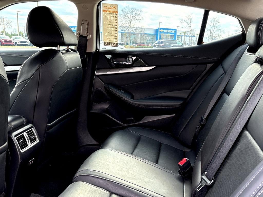 2022 Nissan Maxima SV