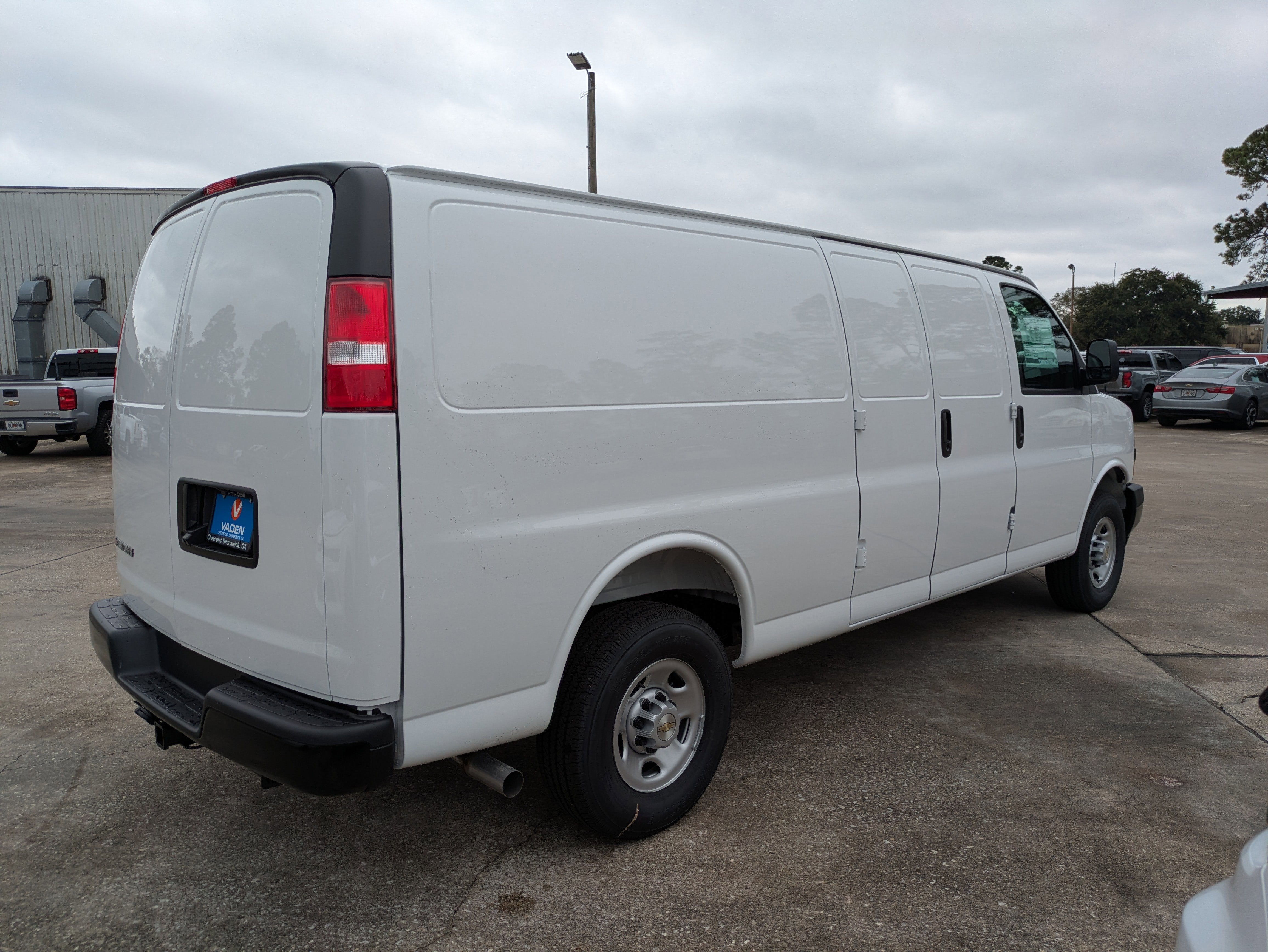 2025 Chevrolet Express Cargo 2500 WT