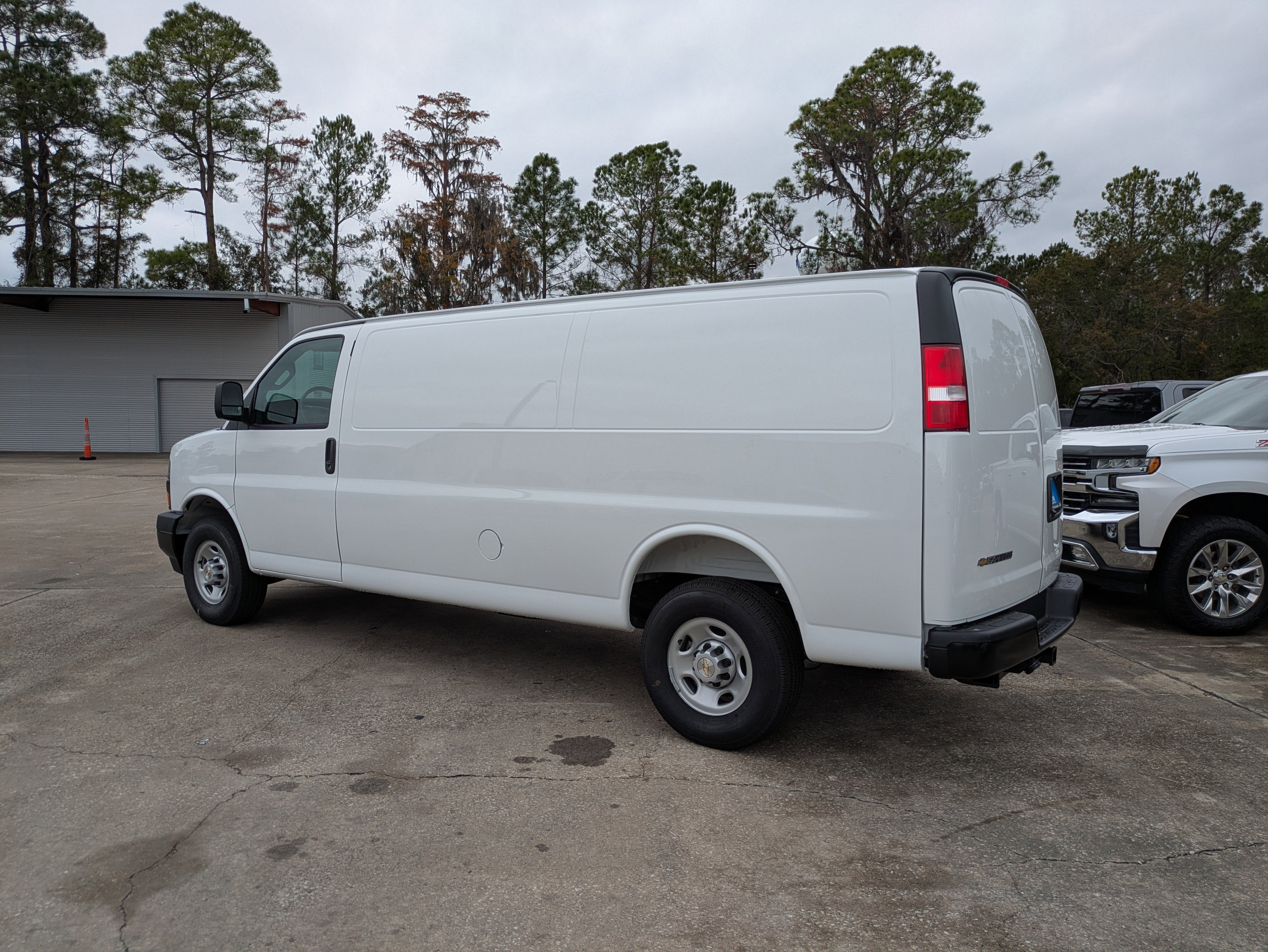 2025 Chevrolet Express Cargo 2500 WT