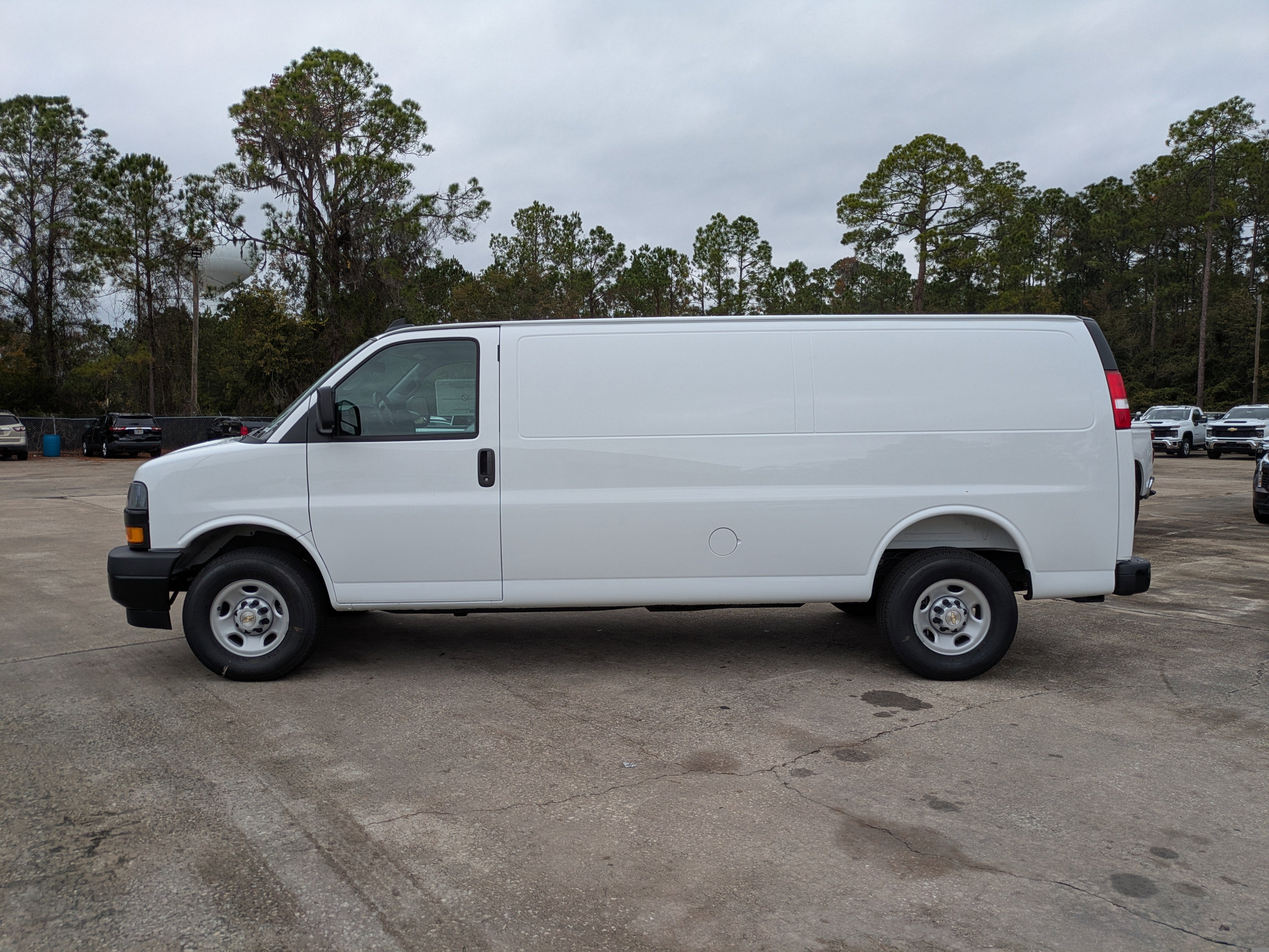 2025 Chevrolet Express Cargo 2500 WT