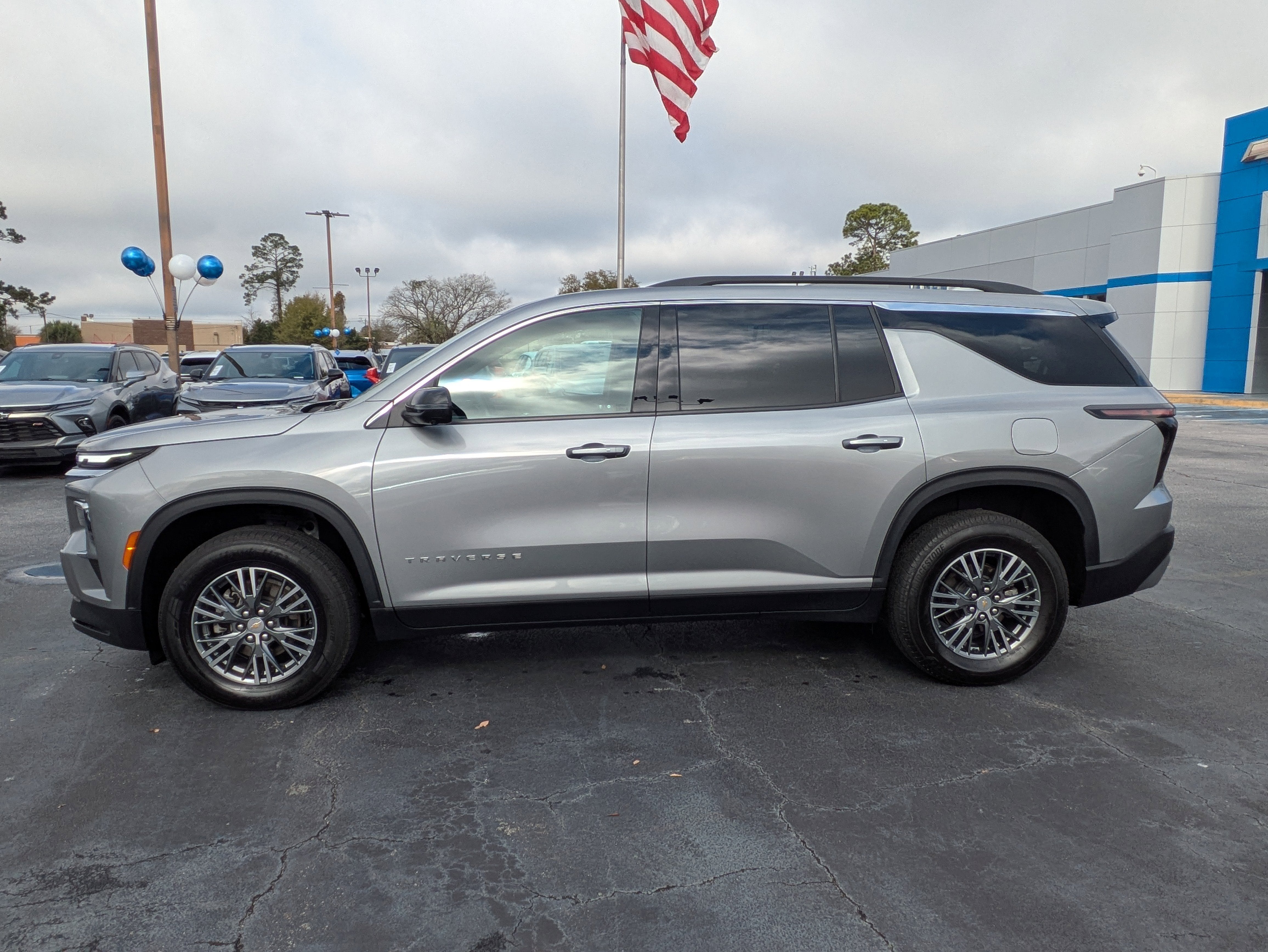 2024 Chevrolet Traverse LT