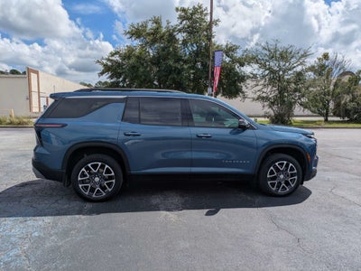 2025 Chevrolet Traverse LT