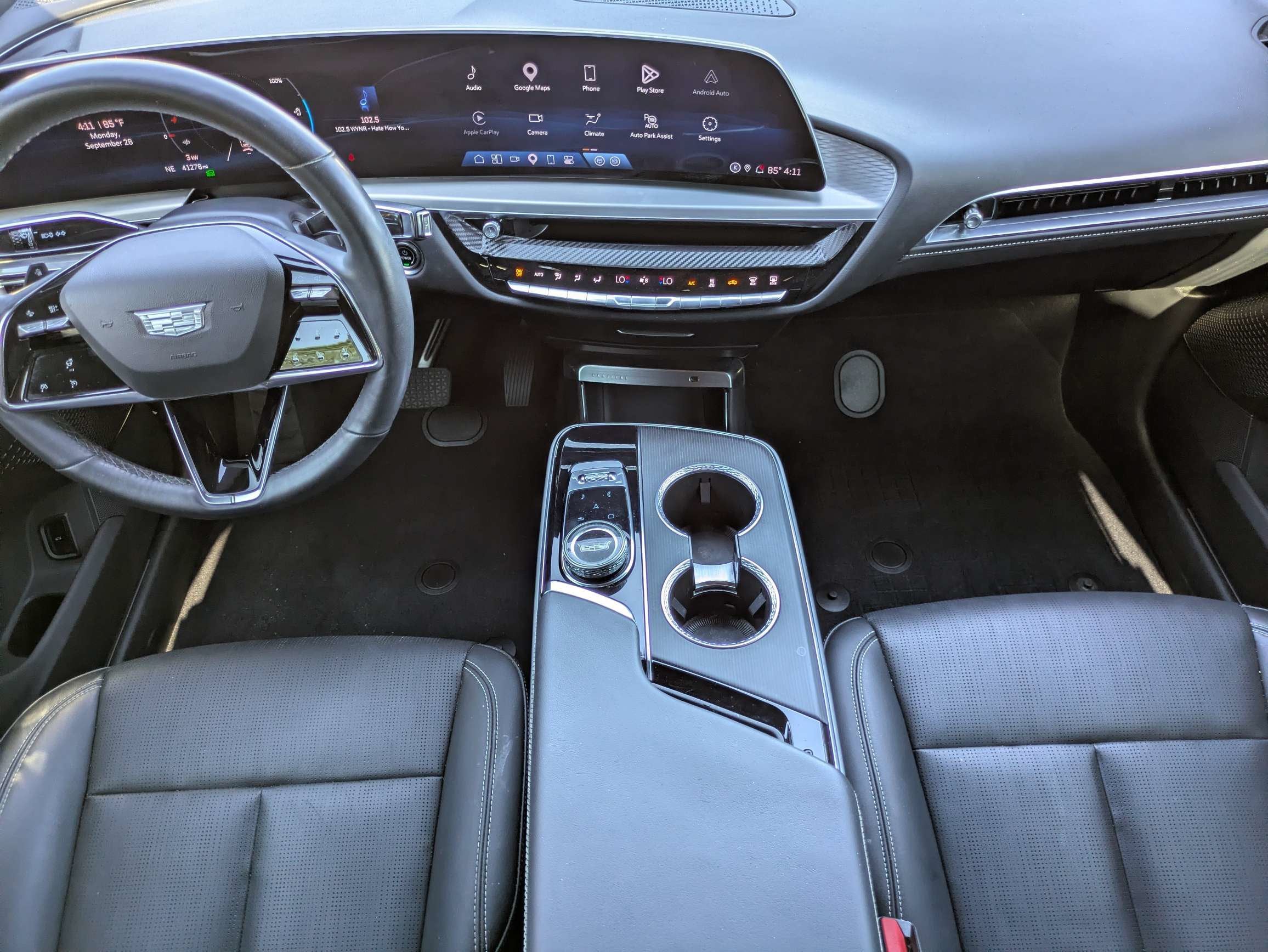 2024 Cadillac LYRIQ Luxury 1