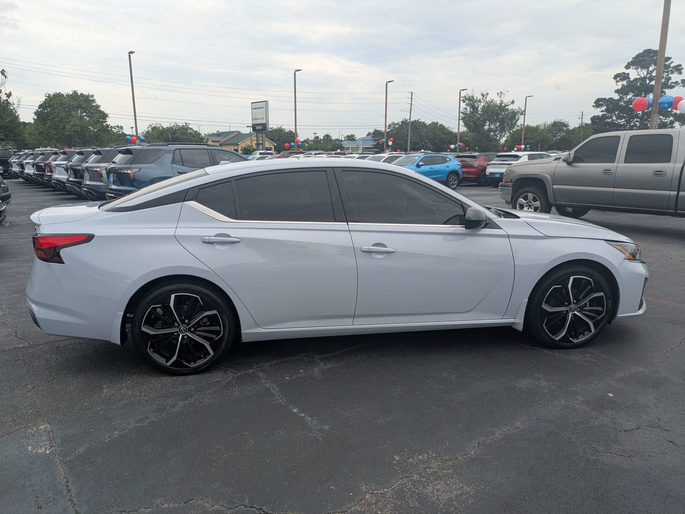 2023 Nissan Altima SR FWD