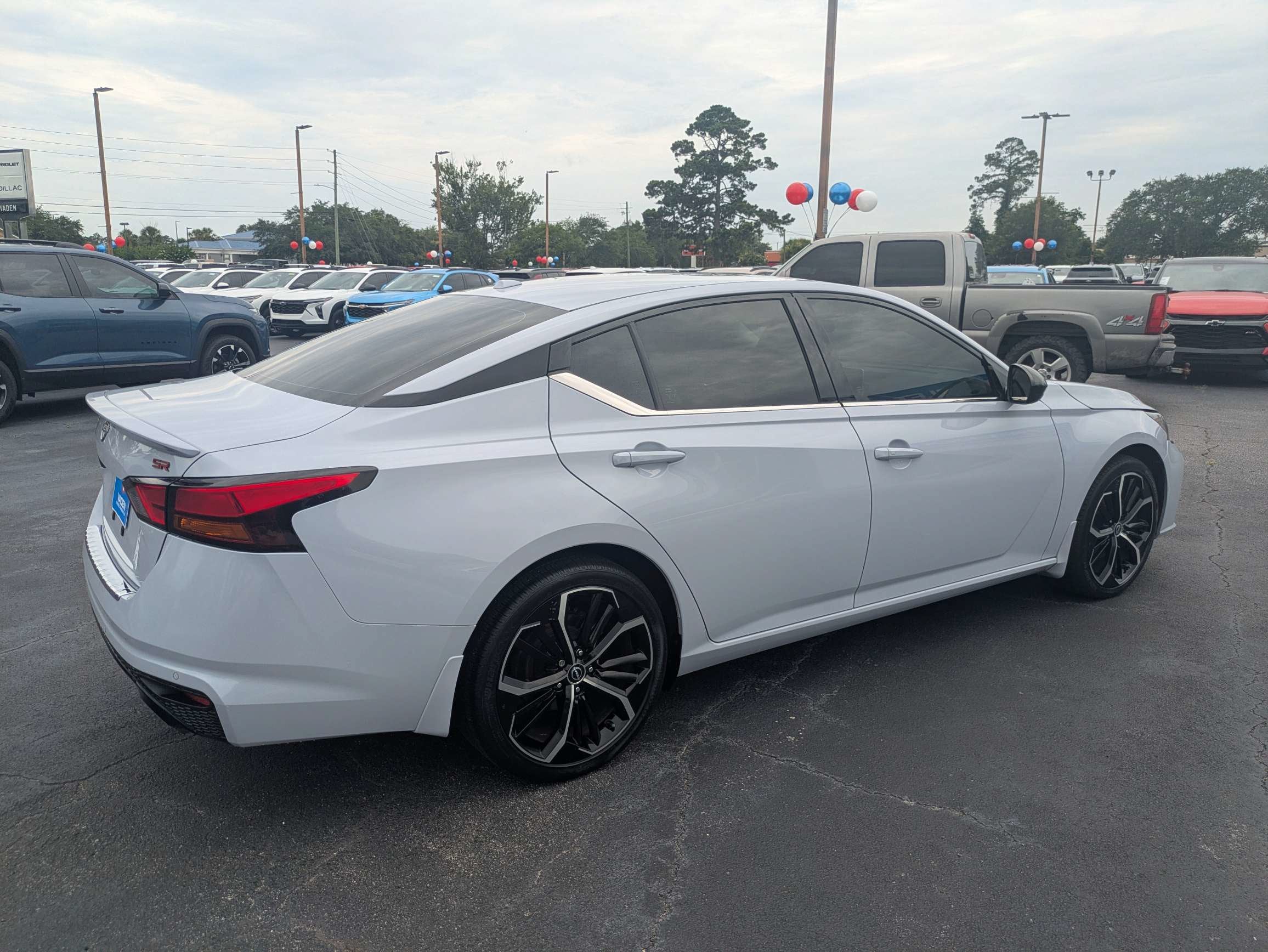 2023 Nissan Altima SR FWD