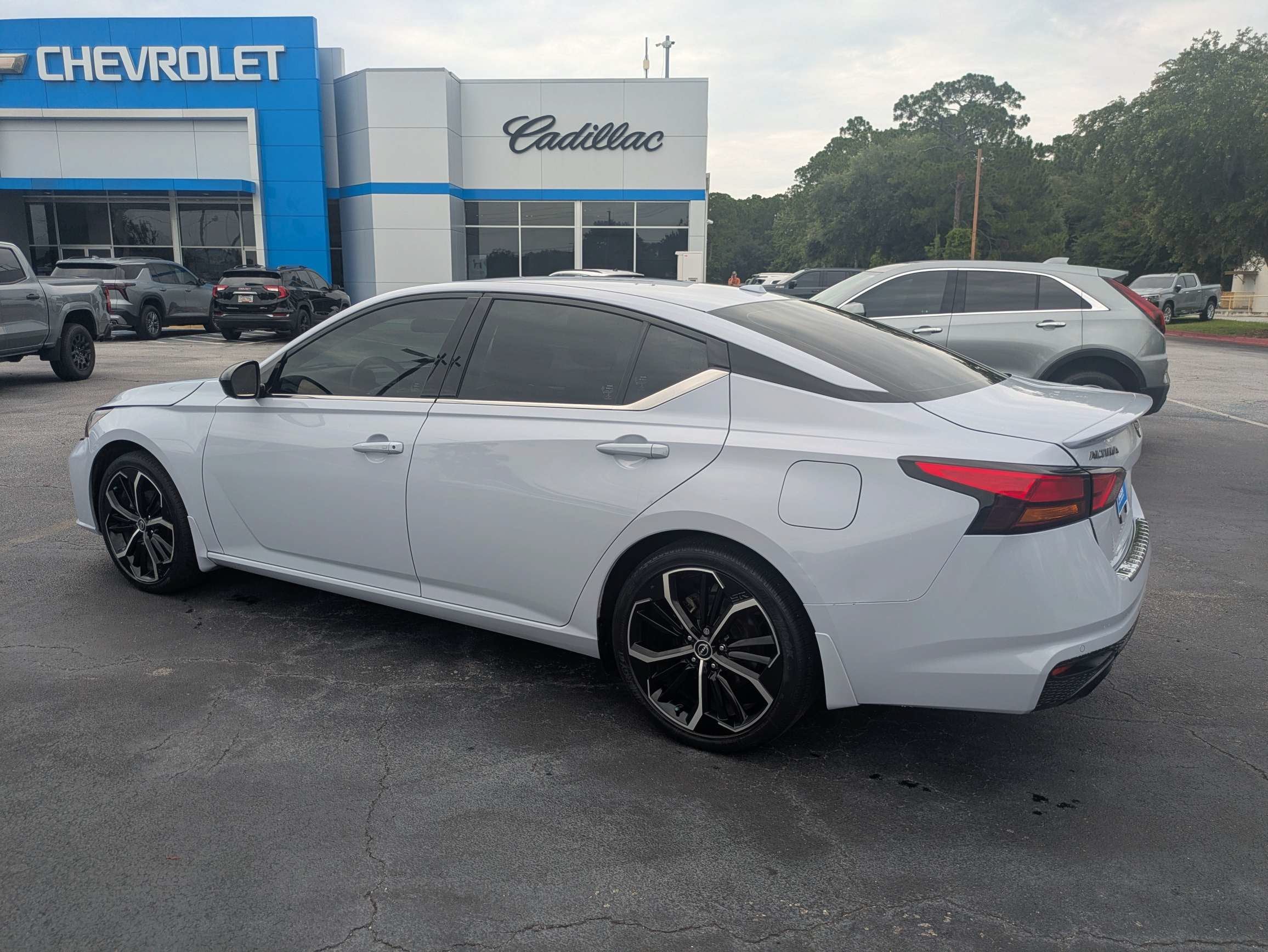 2023 Nissan Altima SR FWD
