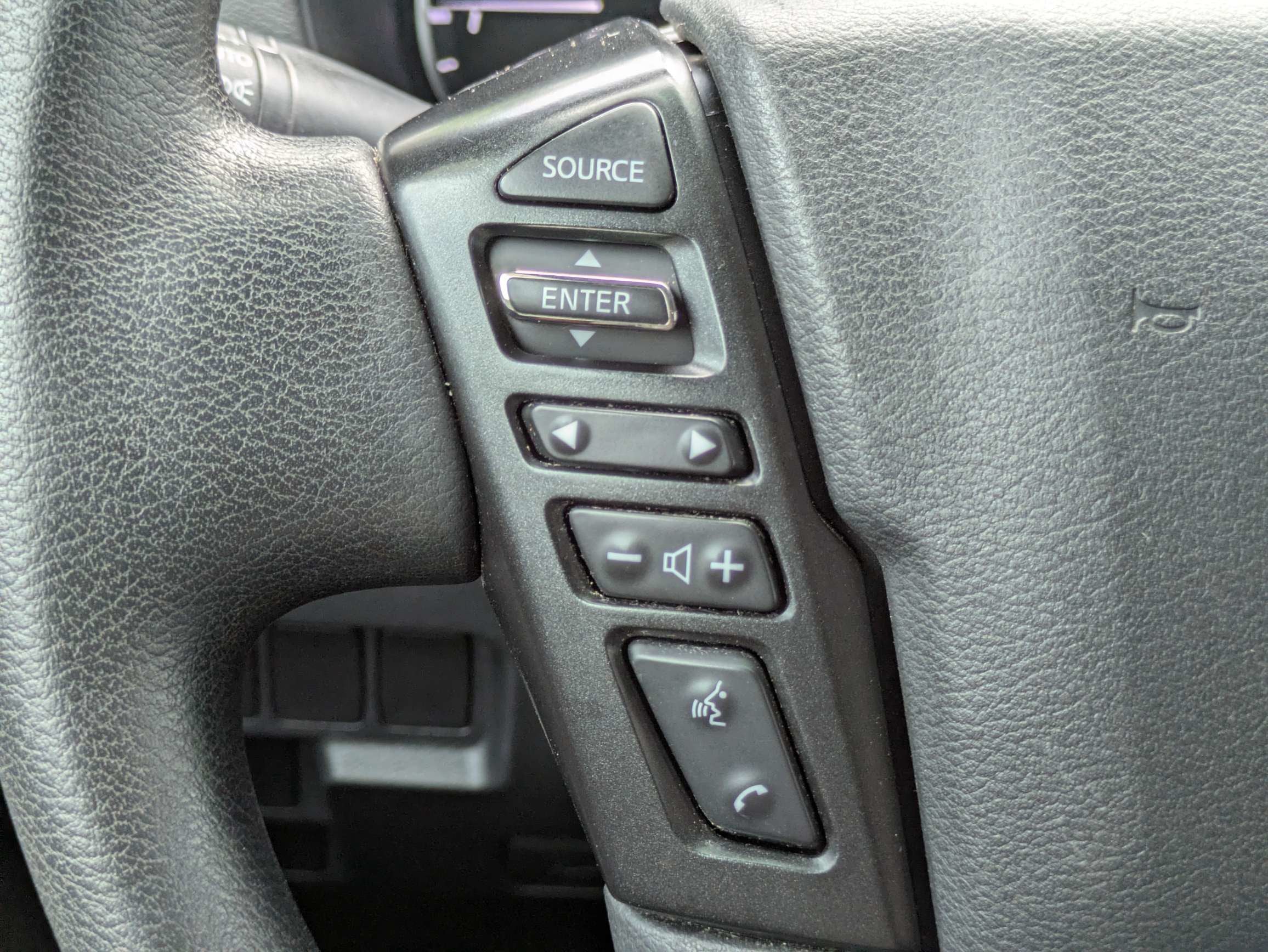 2022 Nissan Frontier Crew Cab SV 4x2