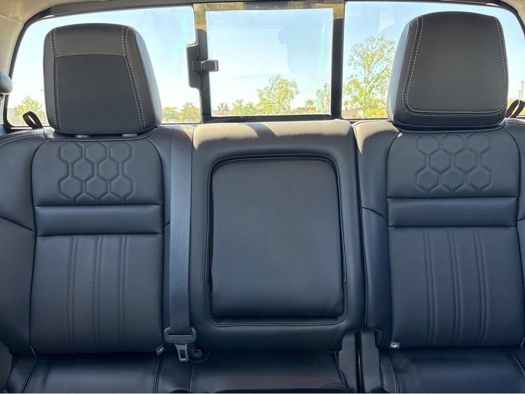 2024 Nissan Frontier Crew Cab SL 4x2