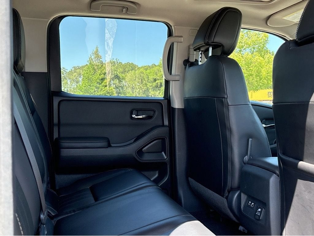 2024 Nissan Frontier Crew Cab SL 4x2