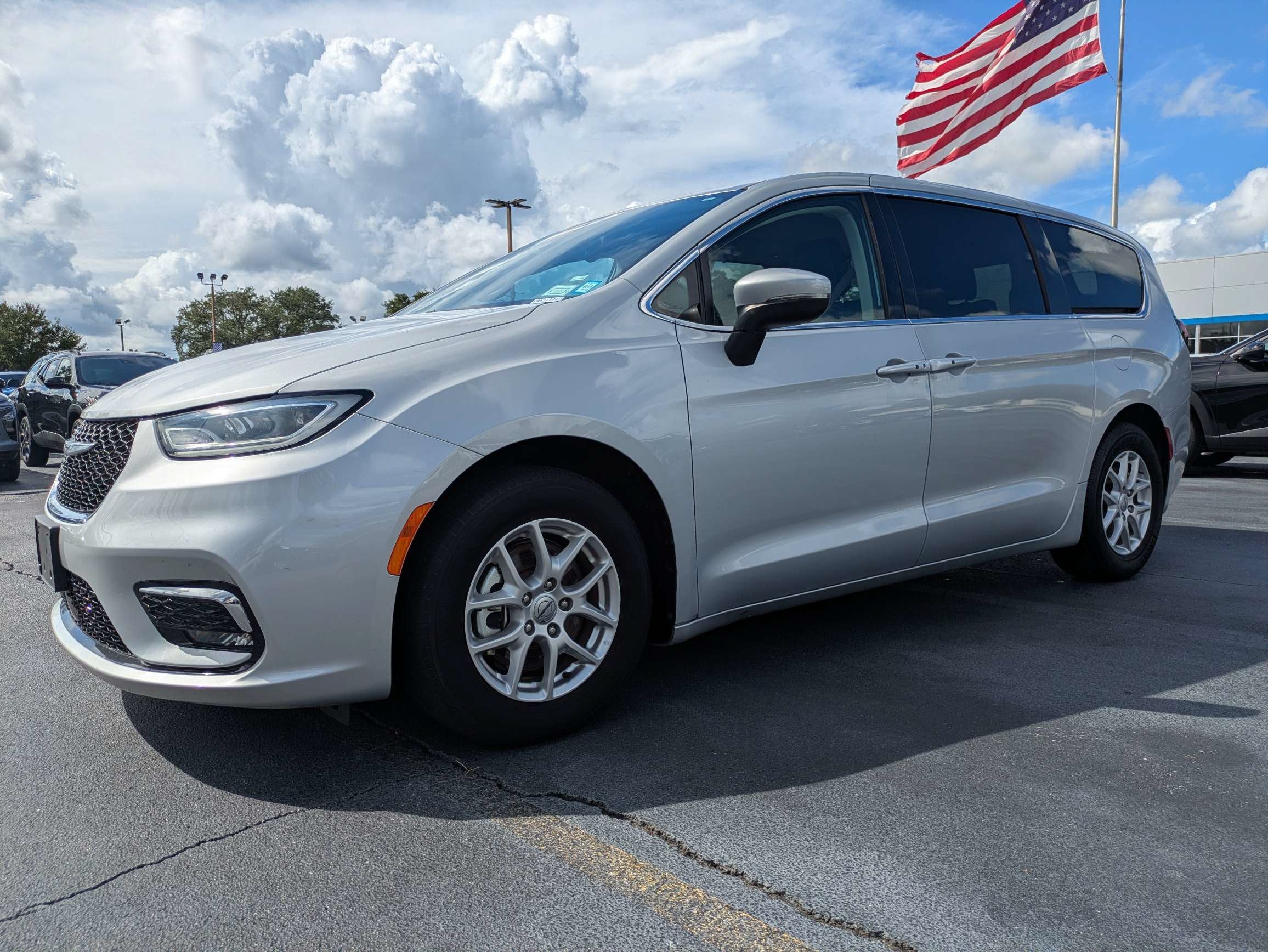 2023 Chrysler Pacifica Touring L