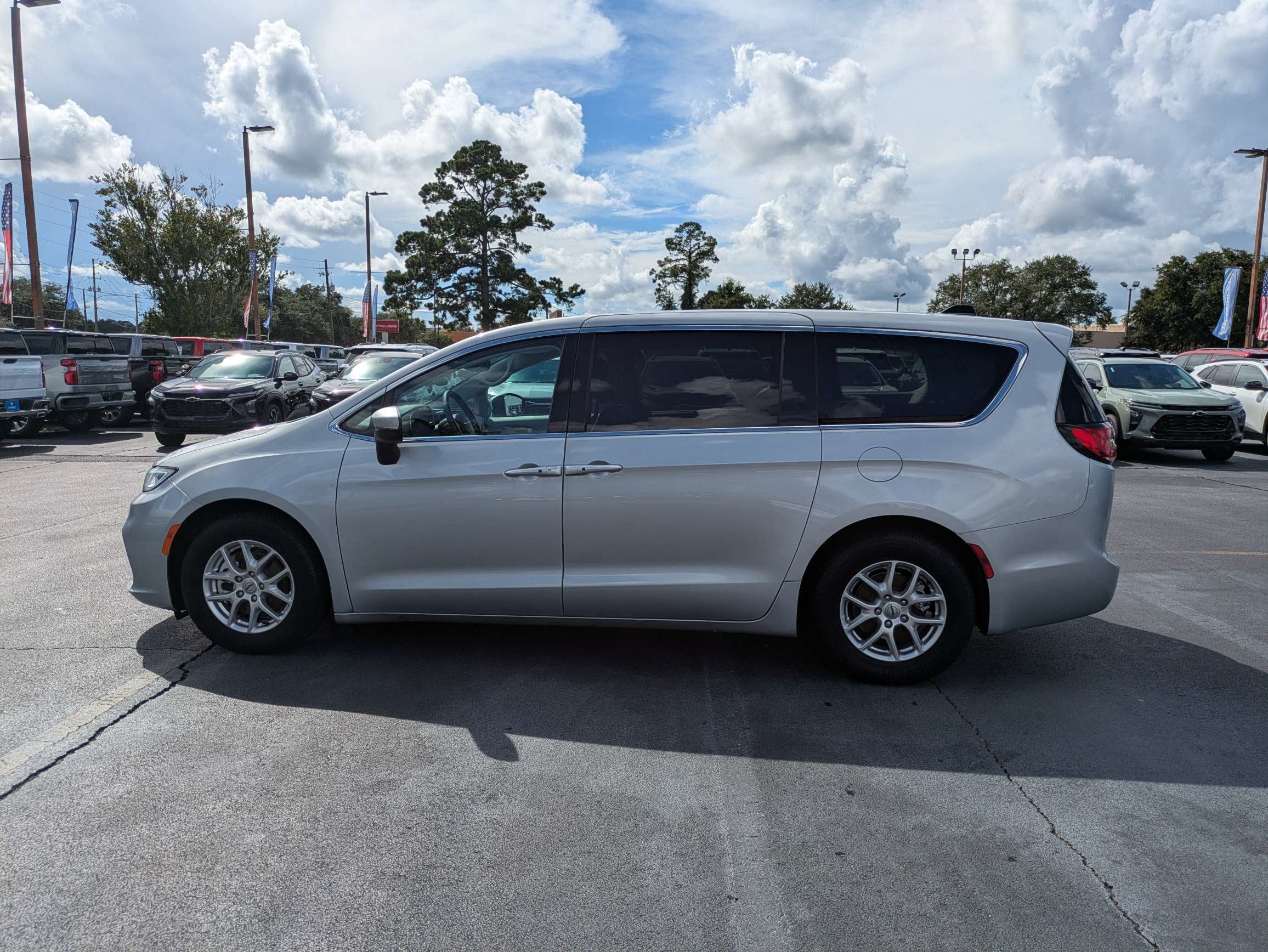 2023 Chrysler Pacifica Touring L