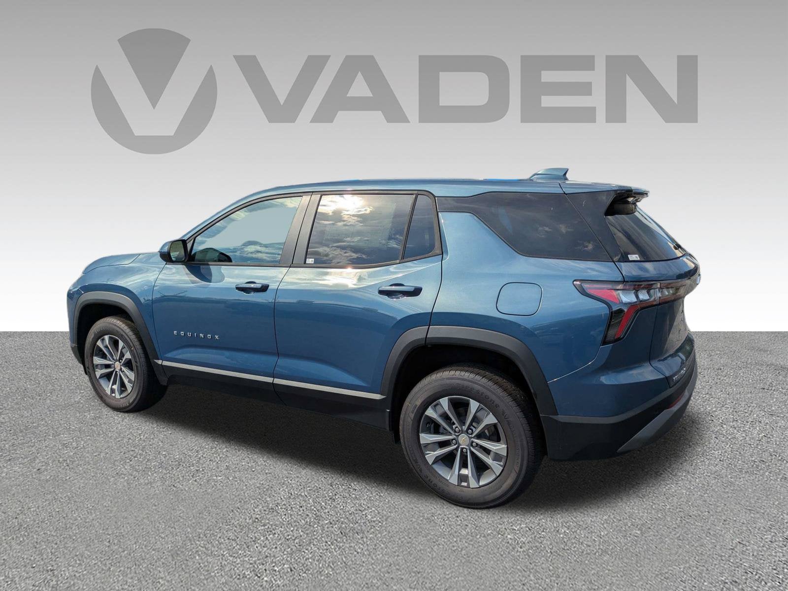 2027 Chevrolet Equinox LT - Photo 25