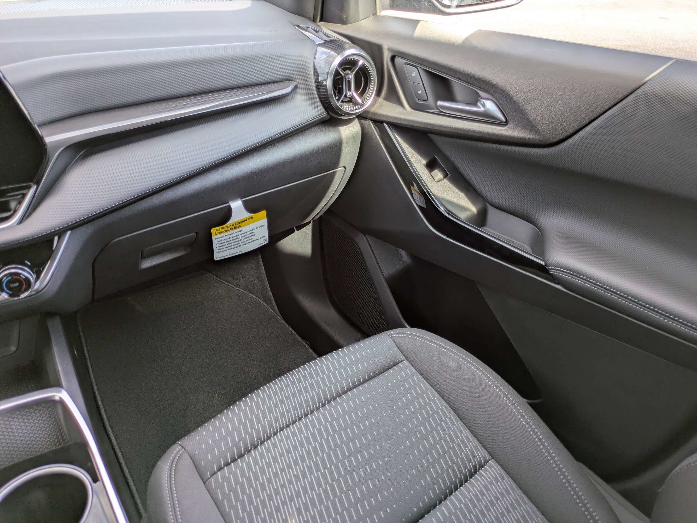 2027 Chevrolet Equinox LT - Photo 9