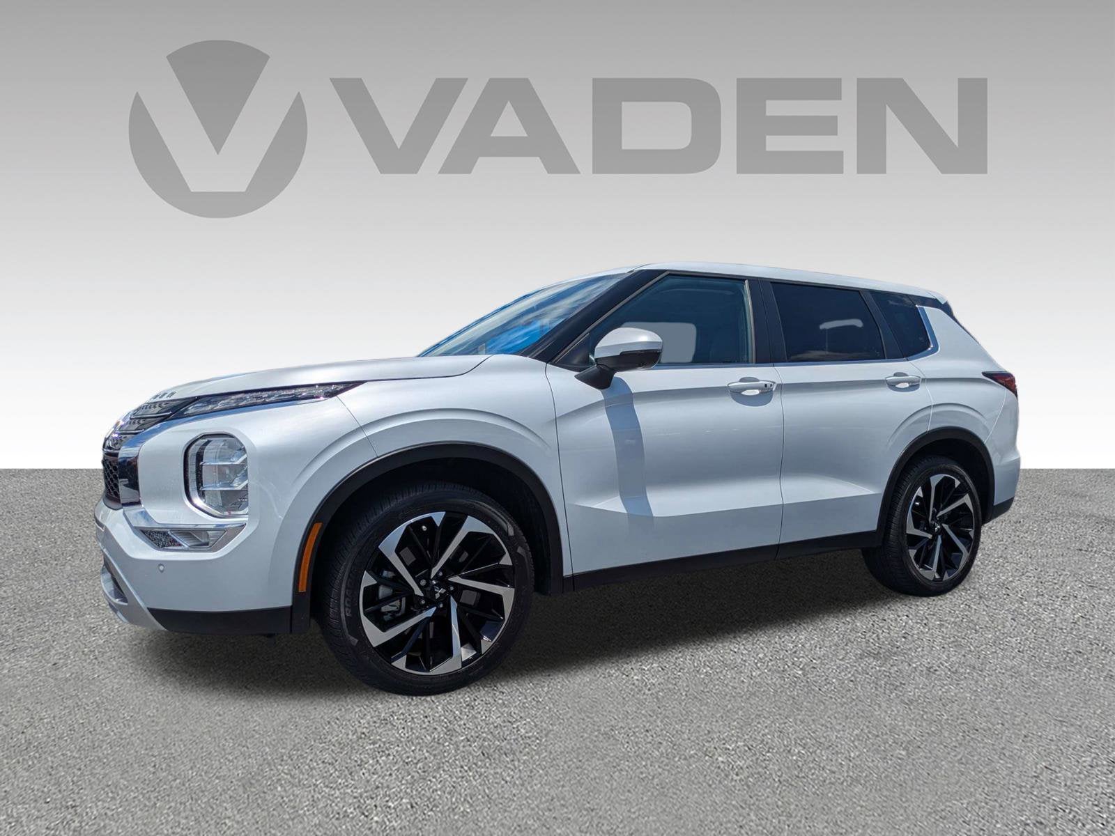 2024 Mitsubishi Outlander SE 2WD's photo