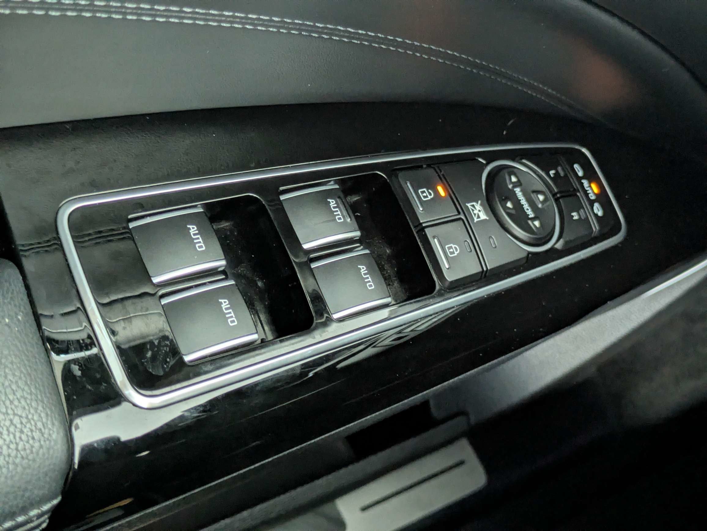 2017 Kia K900 Premium 3.8L