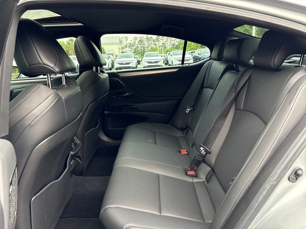 2024 Lexus ES 300h F SPORT Handling