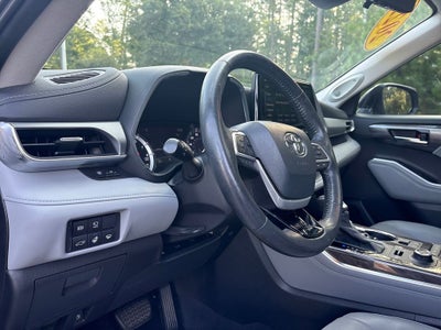 2022 Toyota Highlander Platinum